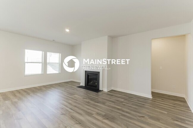 Building Photo - 3 Bedroom Pet-Friendly Home in Charlotte, NC with Main Street Renewal