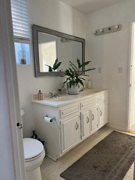 Bathroom Vanity - 4401 Willens Ave