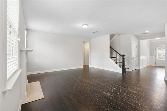 Building Photo - 204 Cardinal ln