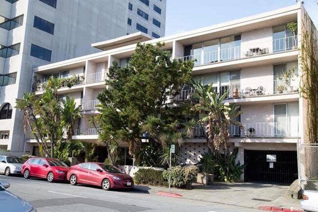 Building Photo - Beautiful Condo In Front of Lake Merritt!