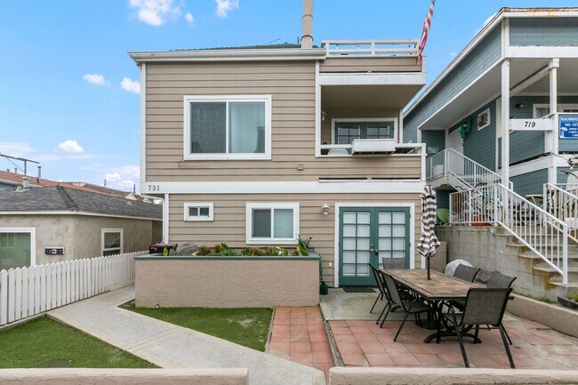 Building Photo - Spacious 3 BD/3 BA Furnished Home Near Mission Beach 9-Month Lease