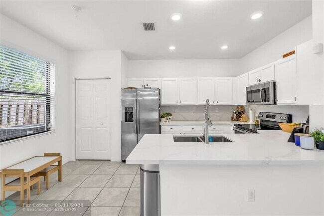 Building Photo - 18401 NW 89th Ct