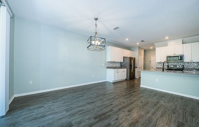 Building Photo - Large 3/3/2 Townhome Carrollwood