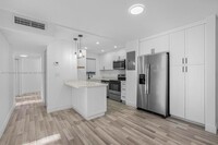 Building Photo - 110 Fontainebleau Blvd