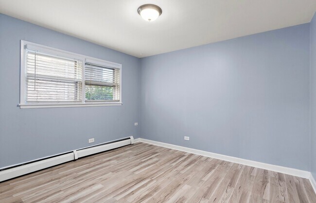 Building Photo - 2308 Oakton St