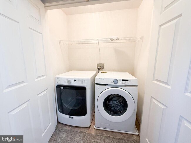 Building Photo - 204 Langley Ct