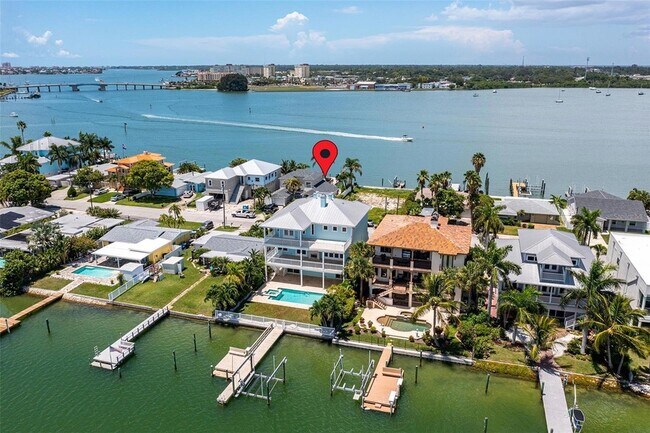 Building Photo - 821 Bay Point Dr