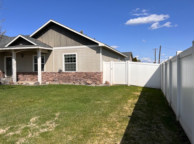 Side Yard - 8202 Westbrook Ave