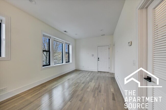 Primary Photo - 2553 W Hirsch St