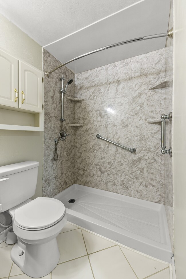 Newly renovated shower. - 1618 Oak Hills St