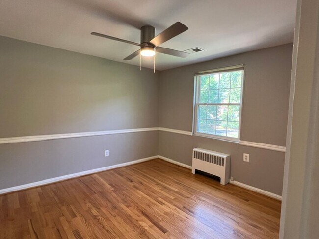 Building Photo - 209 Burgess Ave