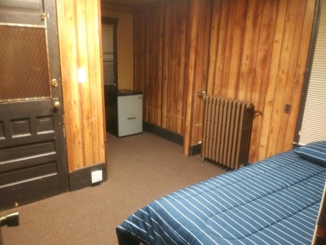 Building Photo - 18336 W Jefferson Ave