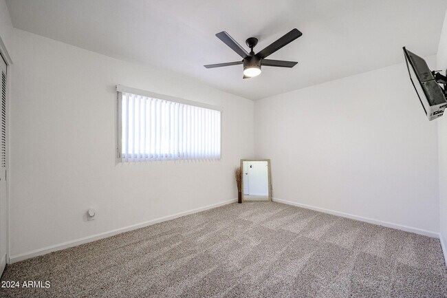 Building Photo - 3332 W Crocus Dr