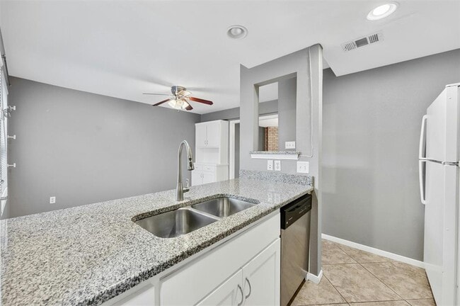 Building Photo - 1904 Goodrich Ave