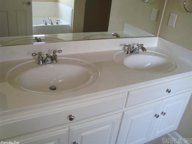 Building Photo - 25 Willow Lake Dr