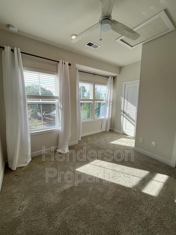 Building Photo - 4750 Chastain Ave