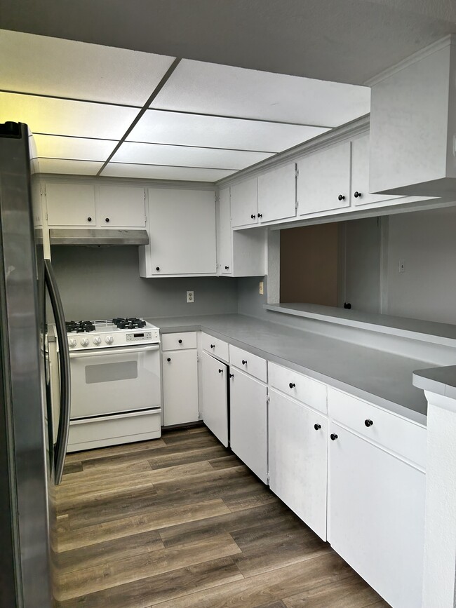 Building Photo - 4042 Laguna Shores Rd