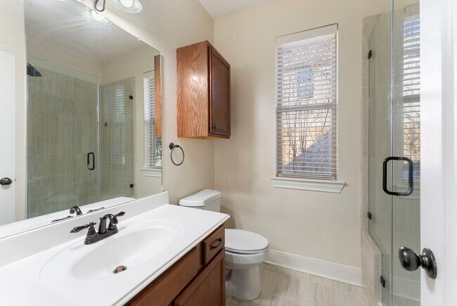 Building Photo - 102 Buck Trail Pl