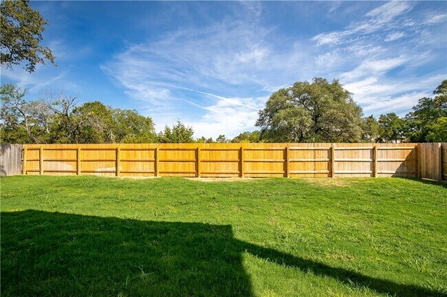 Building Photo - 2425 Choctaw Pl