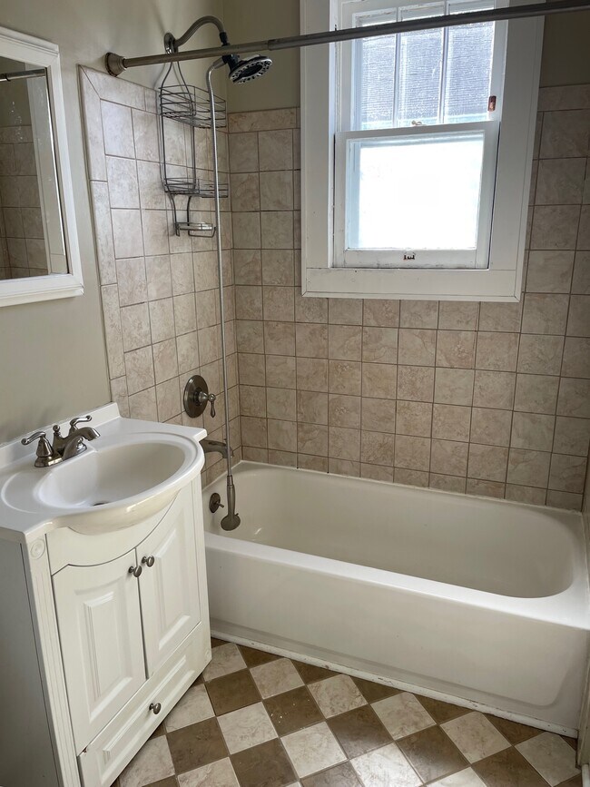 Building Photo - 1947 Emoriland Blvd