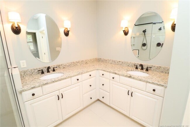 Building Photo - 110 Guymon Ct
