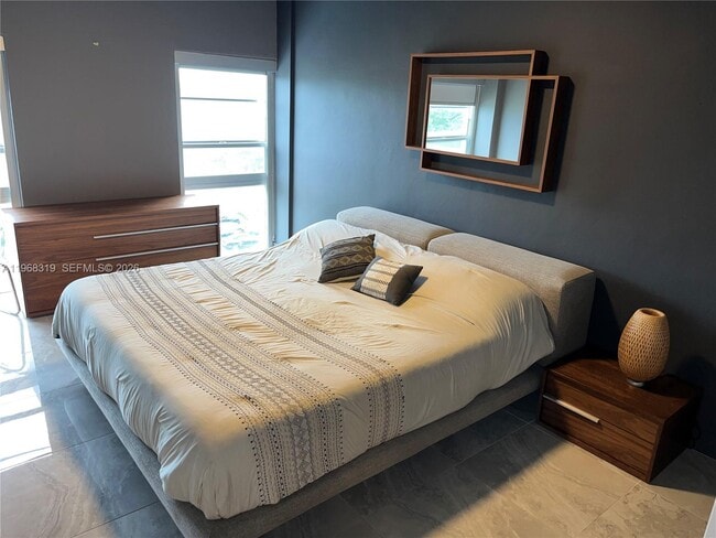 Building Photo - 880 NE 69th St