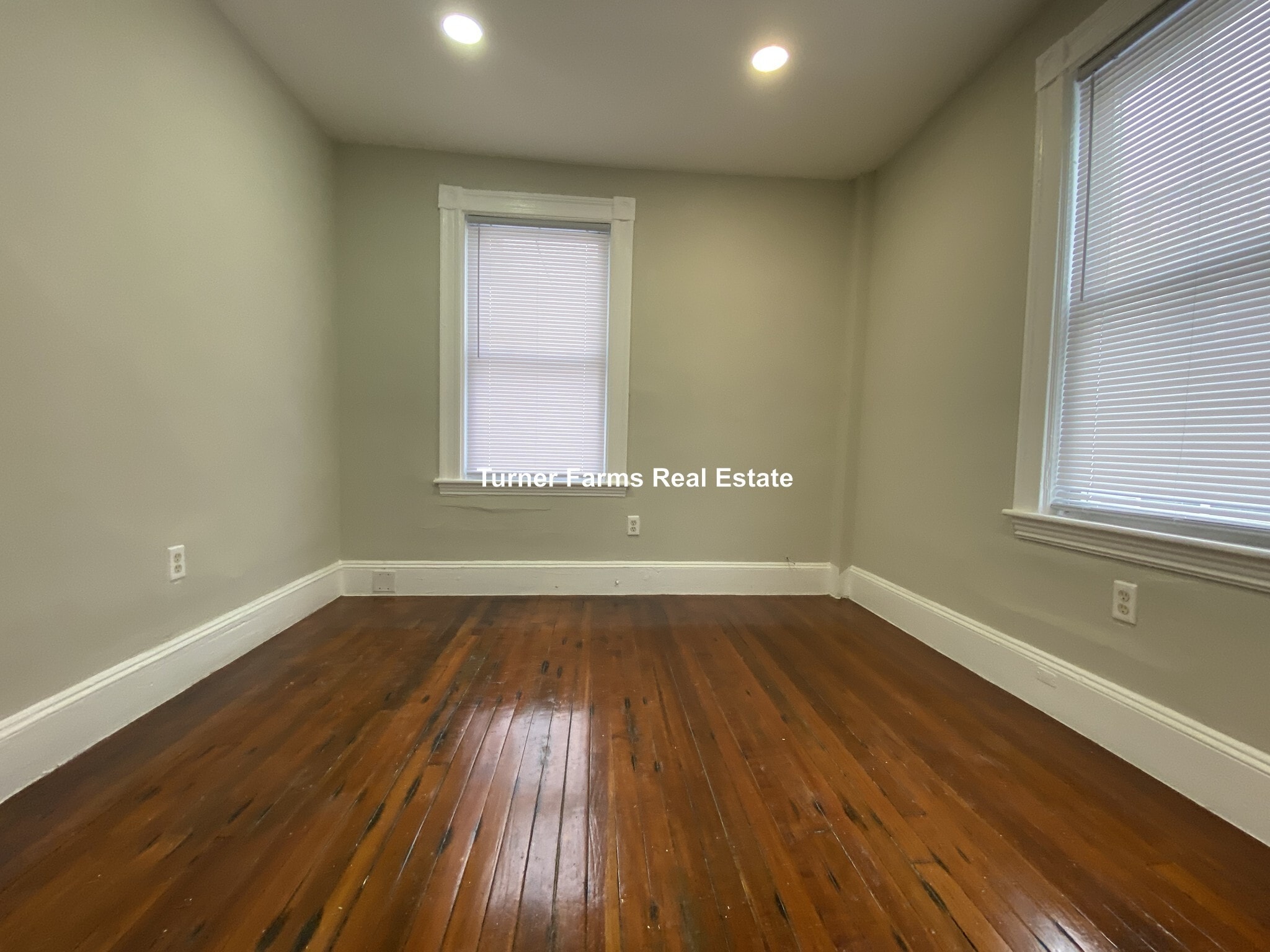 Building Photo - 35 Humphreys St