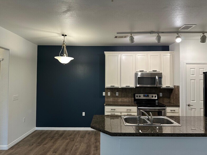 Building Photo - 2672 S Cathay Way