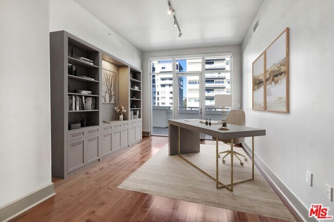 Building Photo - 10700 Wilshire Blvd