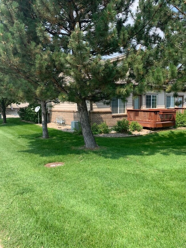 Building Photo - Beautiful 2 Bedroom + Loft  End Unit Townhome in Loveland!