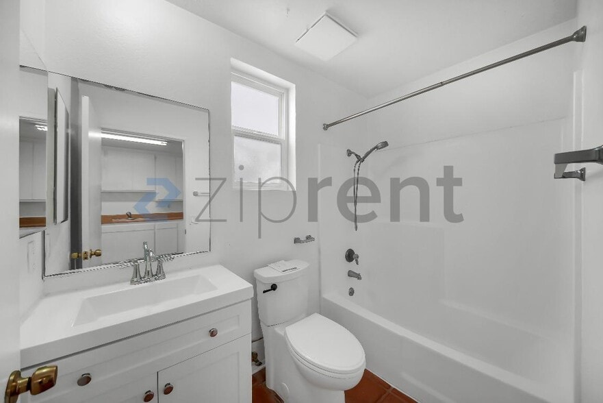 Building Photo - 265 Hollywood Blvd