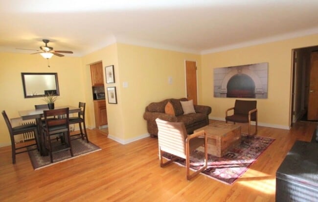 Building Photo - Bright Updated 2-Bed Condo with Vintage Charm Near Wash Park & Cherry Creek