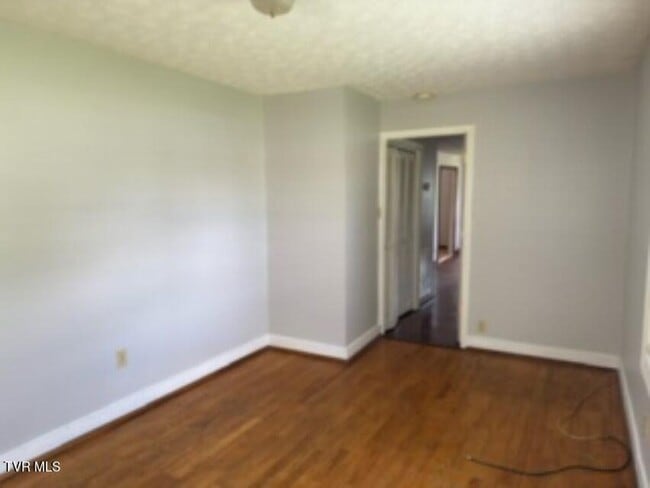 Building Photo - 2 Bedroom 2 Bath In Johnson City,TN