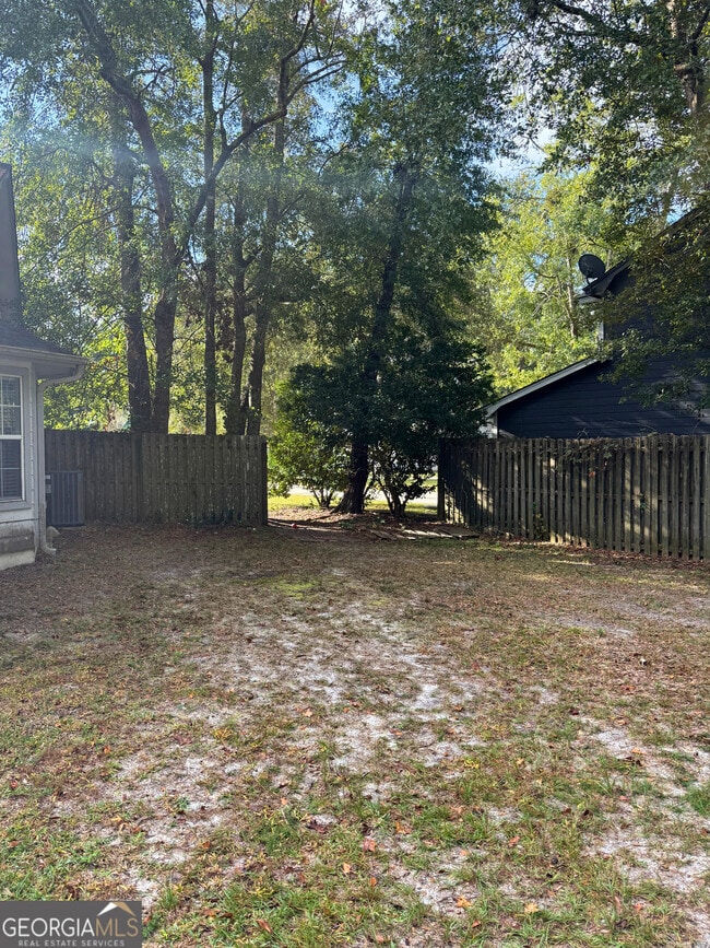 Building Photo - 122 Royal Acres Cir