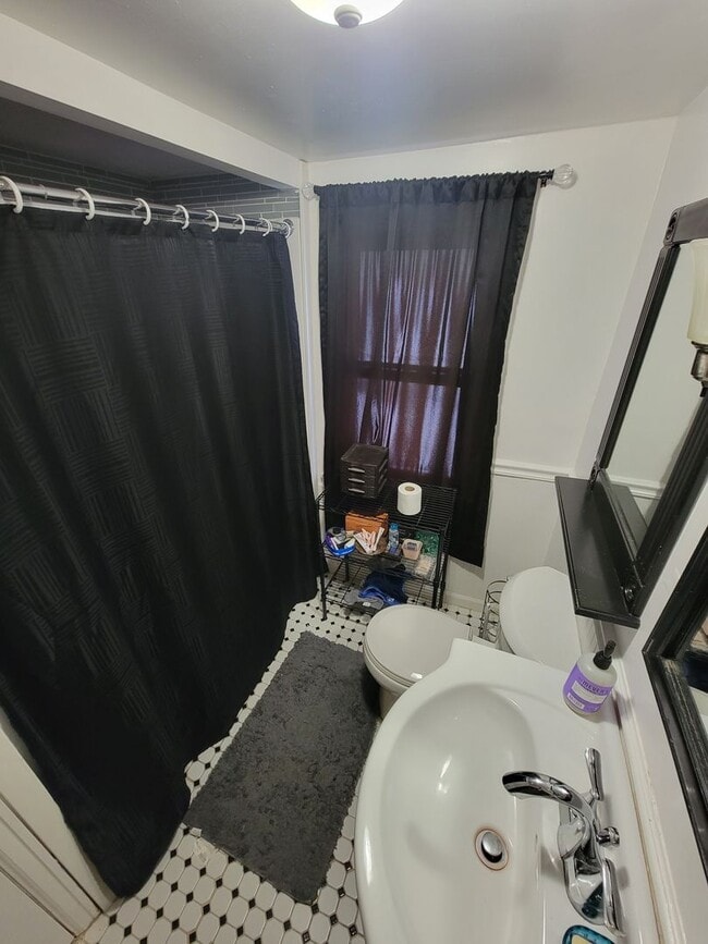 Building Photo - AVAILABLE JUNE - Updated 4 Bed 2 Bath