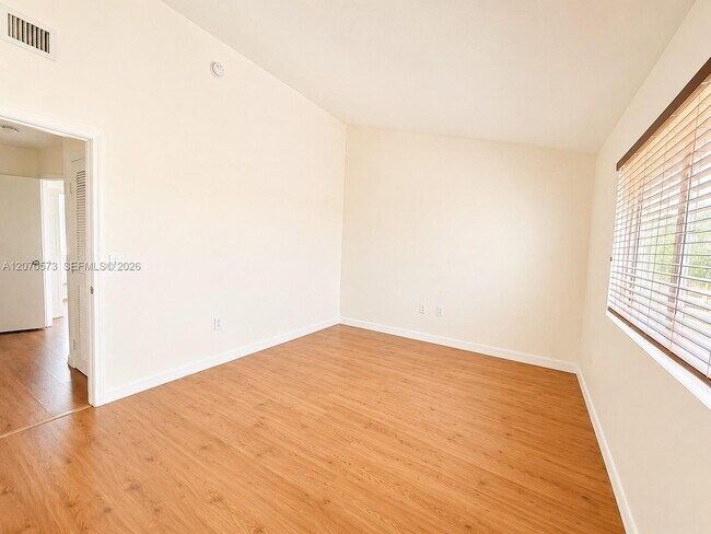 Building Photo - 6235 SW Kendale Lakes Cir