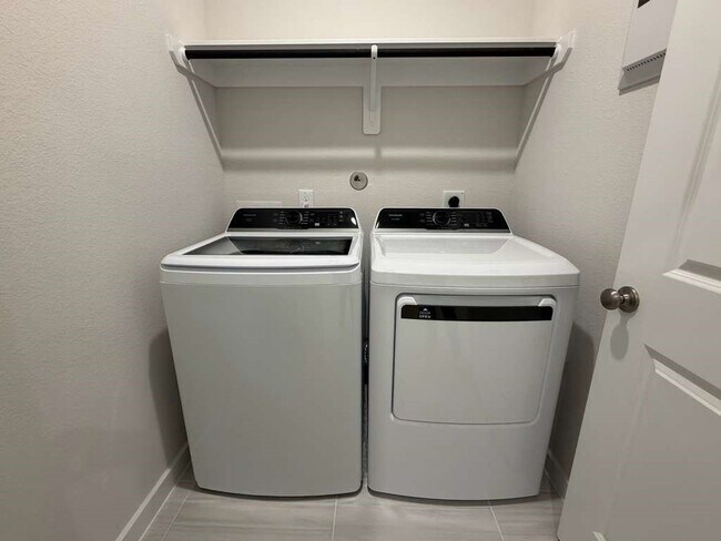 Building Photo - 11239 Peacock Flower St