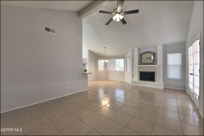 Building Photo - 609 Bristol Dr