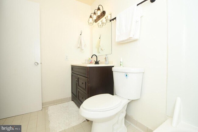 Building Photo - 7812 Briardale Terrace