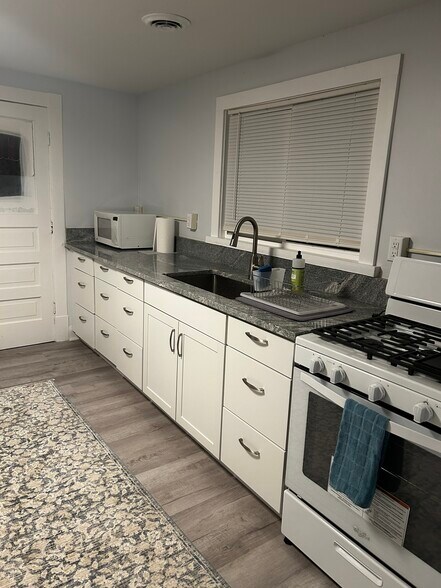 Building Photo - 89 2nd St