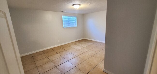 Building Photo - 5295 S 1760 W