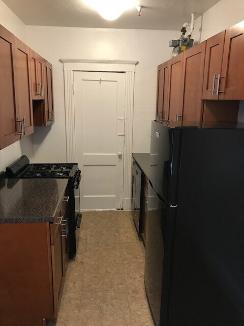 Building Photo - 231-235 Park Dr