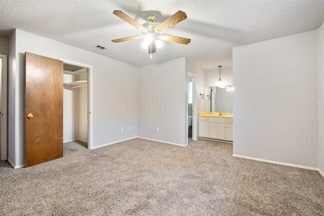 Building Photo - 5404 Salem Hill Dr