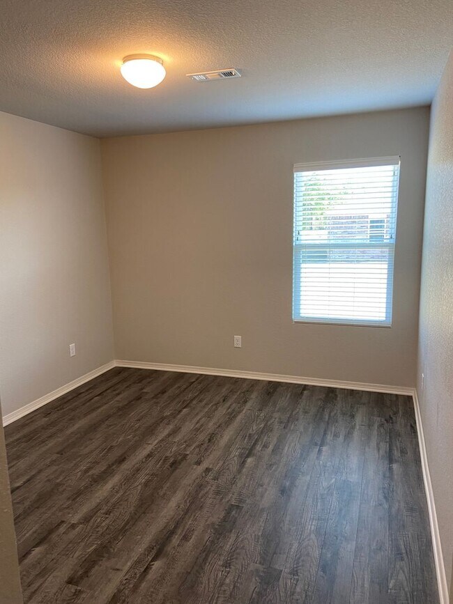 Building Photo - Pre-Leasing Now! Modern Three Bedroom | Two Bath Home in Conrad Court