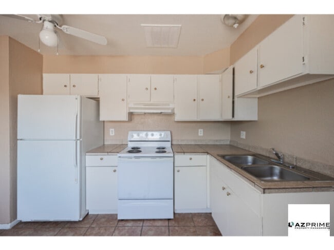Building Photo - $250 OFF FIRST MONTH'S RENT MOVE IN SPECIA...