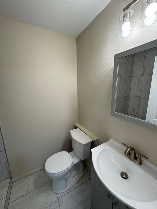 Building Photo - 1224 School St