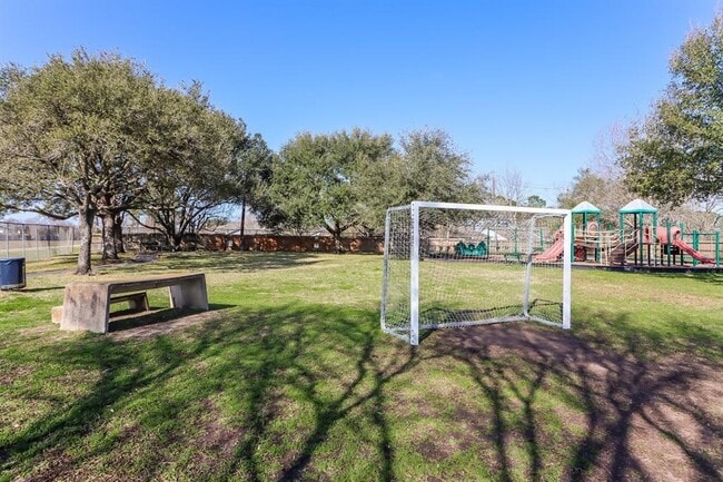 Building Photo - 13911 Cravenridge Dr