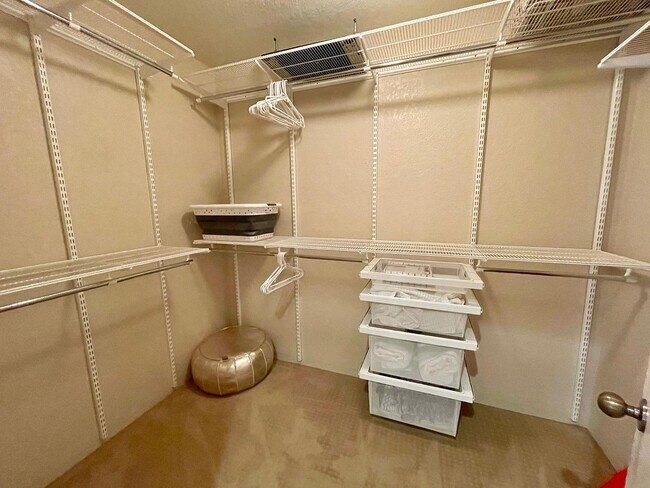 Building Photo - 41539 Woodhaven Dr W