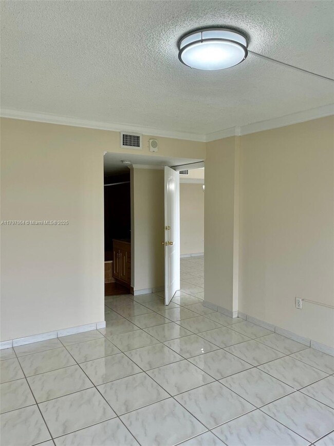 Building Photo - 1350 SW 122nd Ave