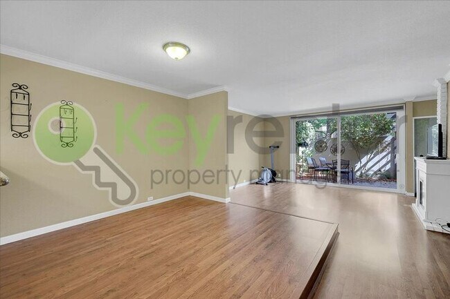 Building Photo - 2254 Woodside Ln